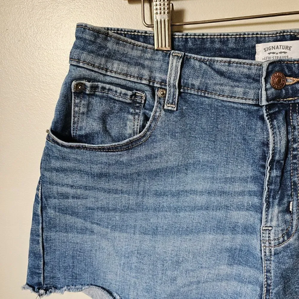 EUC LEVI'S STRAUSS HIGH RISE SHORTS RAW HEM SIZE 12 - W31
